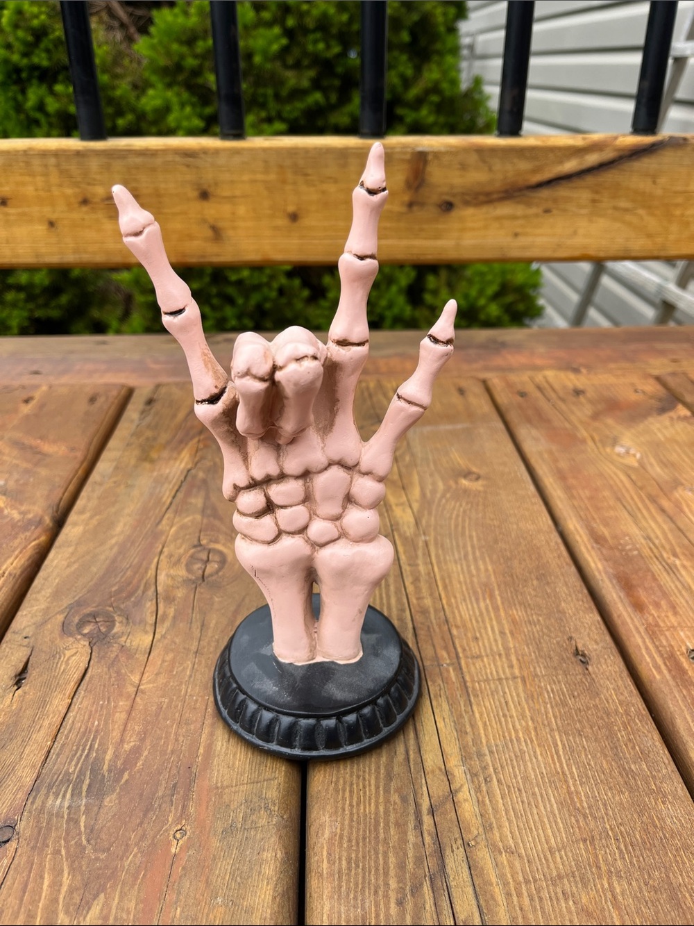 Pink skeleton devil horns 🤟 decor